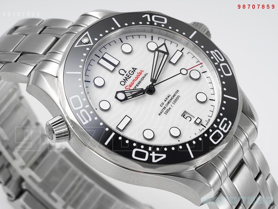 ZF厂欧米茄海马系列300M熊猫盘款复刻腕表做工细节如何