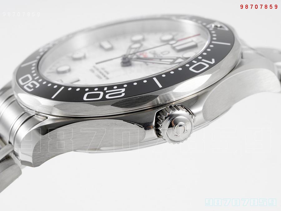 ZF厂欧米茄海马系列300M熊猫盘款复刻腕表质量如何-ZF厂手表能过通过专柜的检验吗