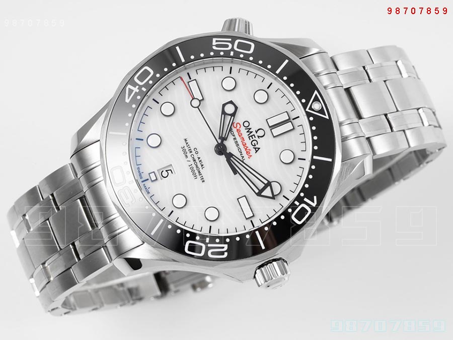 ZF厂欧米茄海马系列300M熊猫盘款复刻腕表质量如何-ZF厂手表能过通过专柜的检验吗
